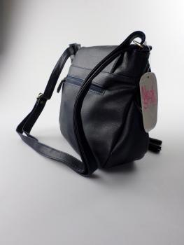 Nicole Brown, schöne Handtasche in navy