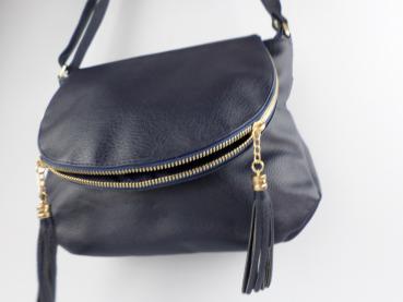 Nicole Brown, schöne Handtasche in navy