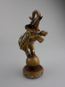 Wunderschöner, stehender Keramik Elefant - Tier - Deko