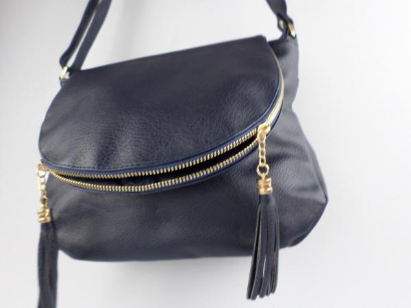 Nicole Brown, schöne Handtasche in navy